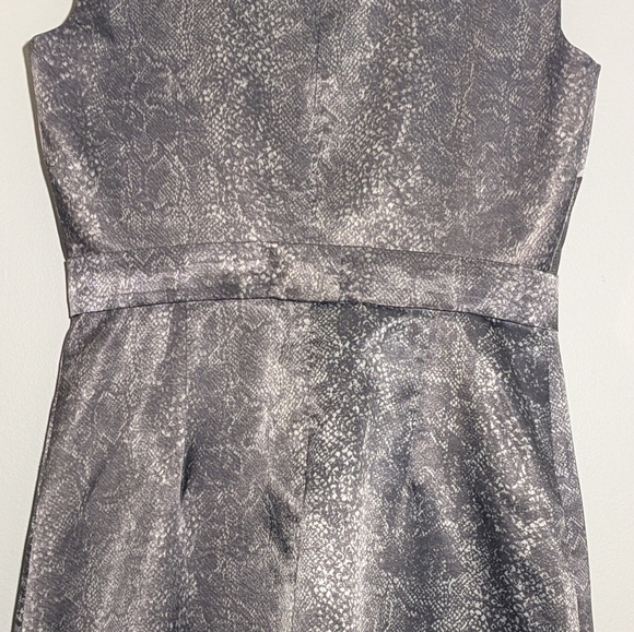 Tahari Sleeveless Snakeskin Sheath Ombre Dress High Neck Size Gray Silver Black - Picture 5 of 13